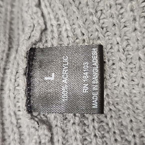 "SAY WHAT" Sz. L. Two-tone, gray /cream, long-sleeved, midi, sweater dress. - Picture 11 of 12